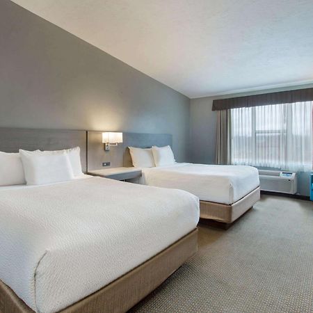 Days Inn & Suites By Wyndham Монктън Екстериор снимка