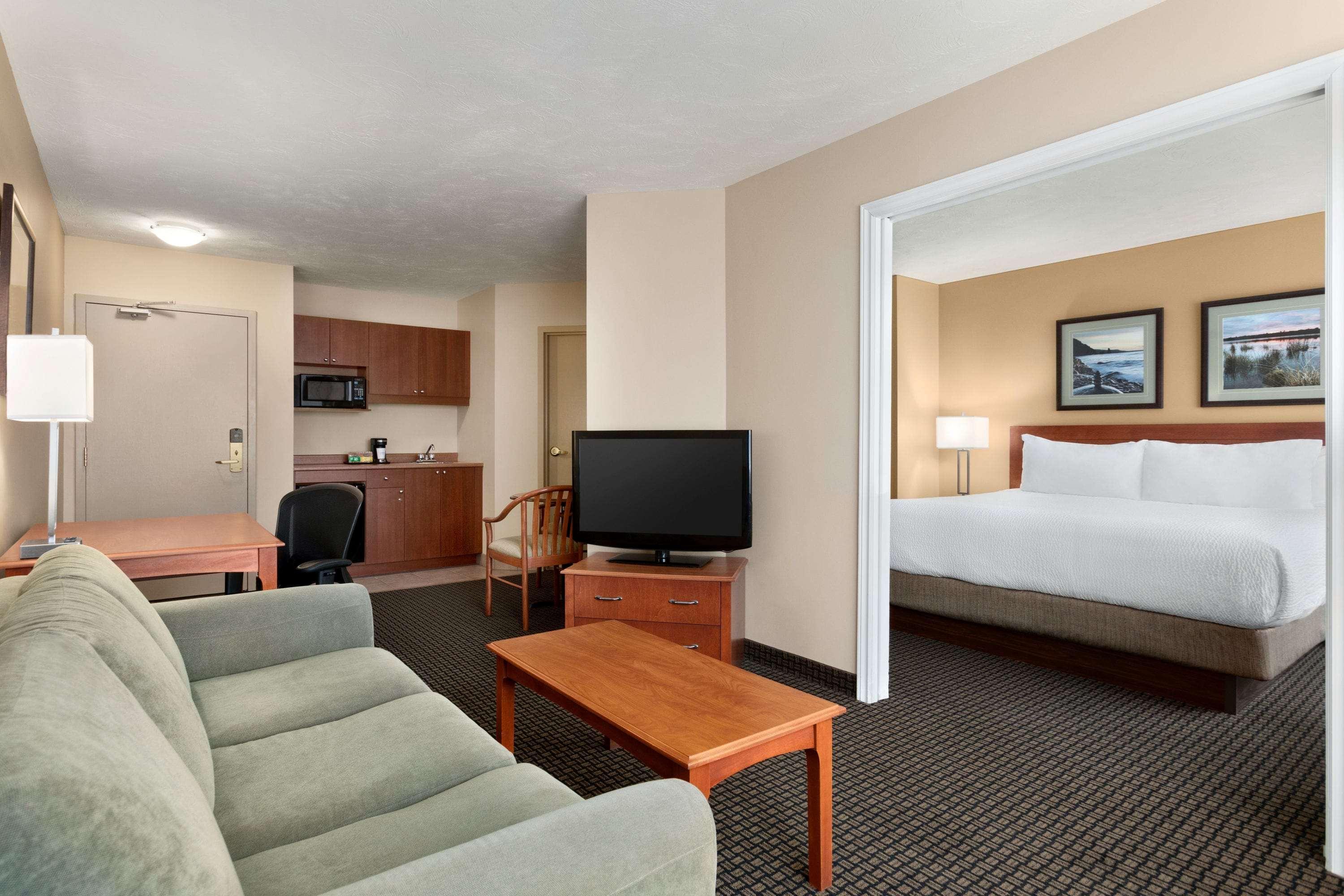 Days Inn & Suites By Wyndham Монктън Екстериор снимка