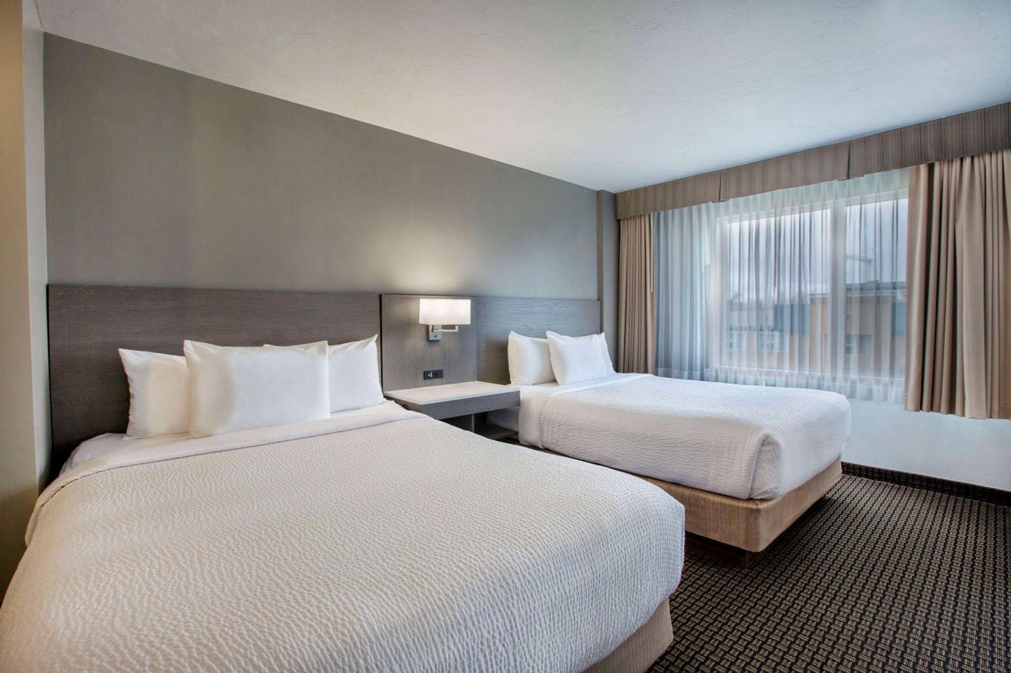 Days Inn & Suites By Wyndham Монктън Екстериор снимка