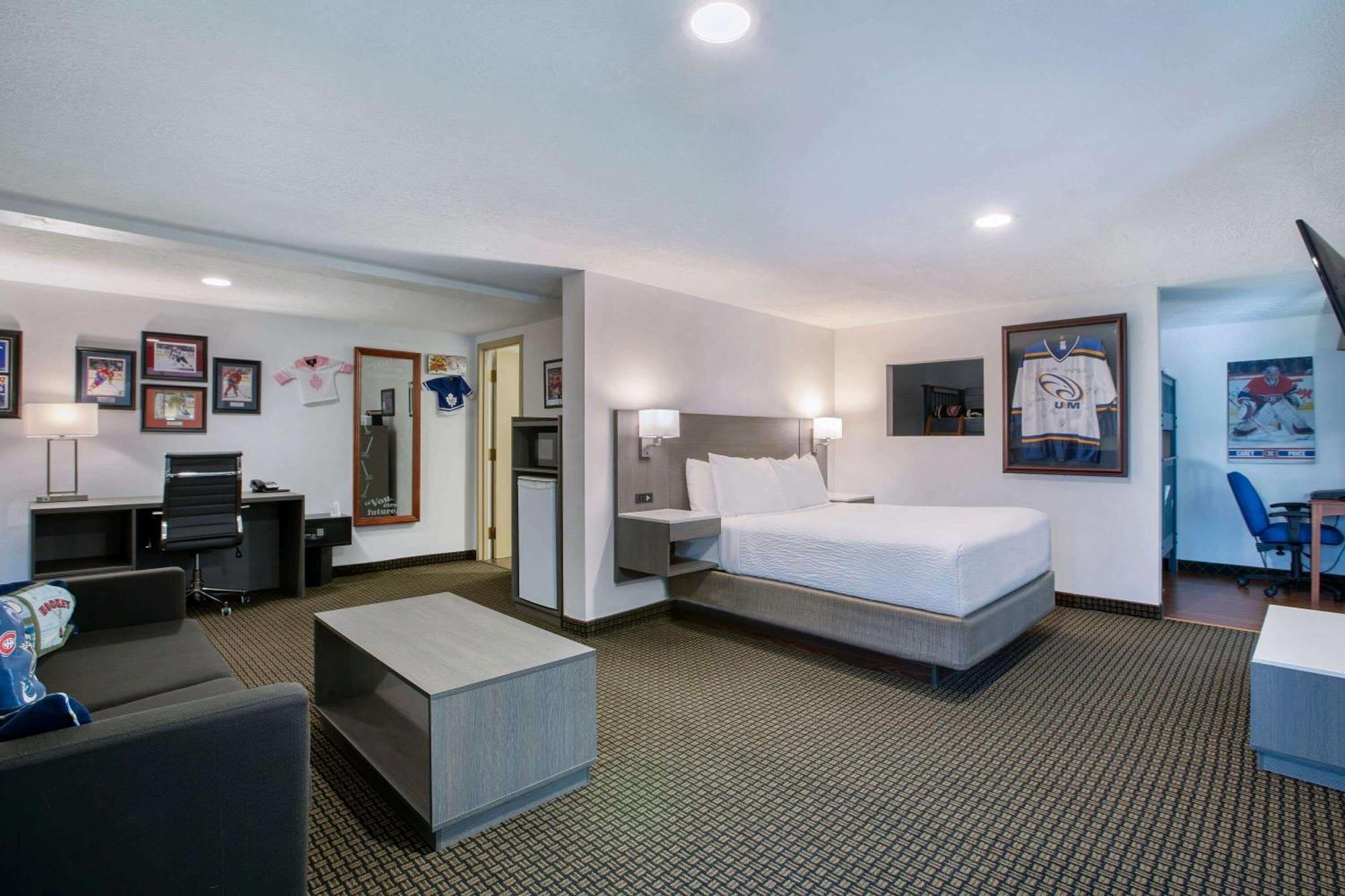 Days Inn & Suites By Wyndham Монктън Екстериор снимка