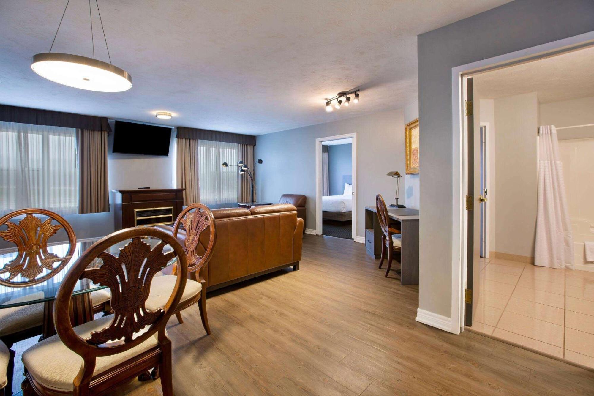 Days Inn & Suites By Wyndham Монктън Екстериор снимка