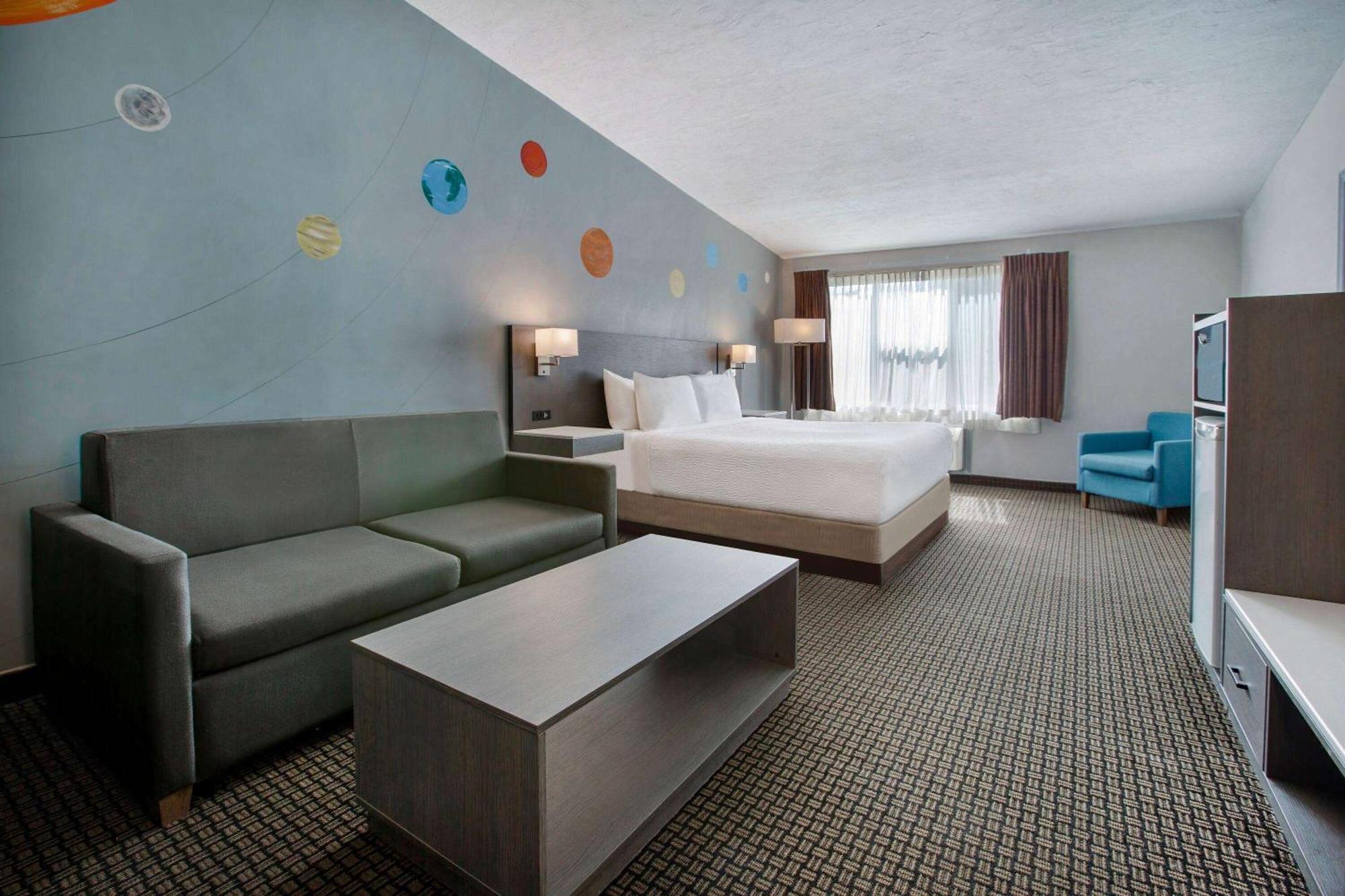 Days Inn & Suites By Wyndham Монктън Екстериор снимка