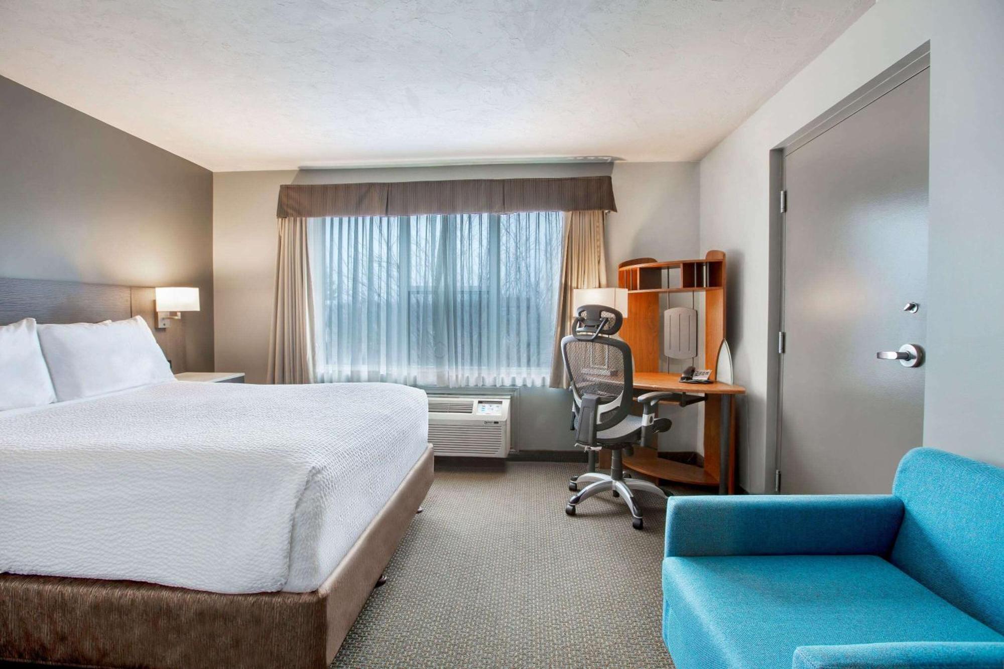 Days Inn & Suites By Wyndham Монктън Екстериор снимка