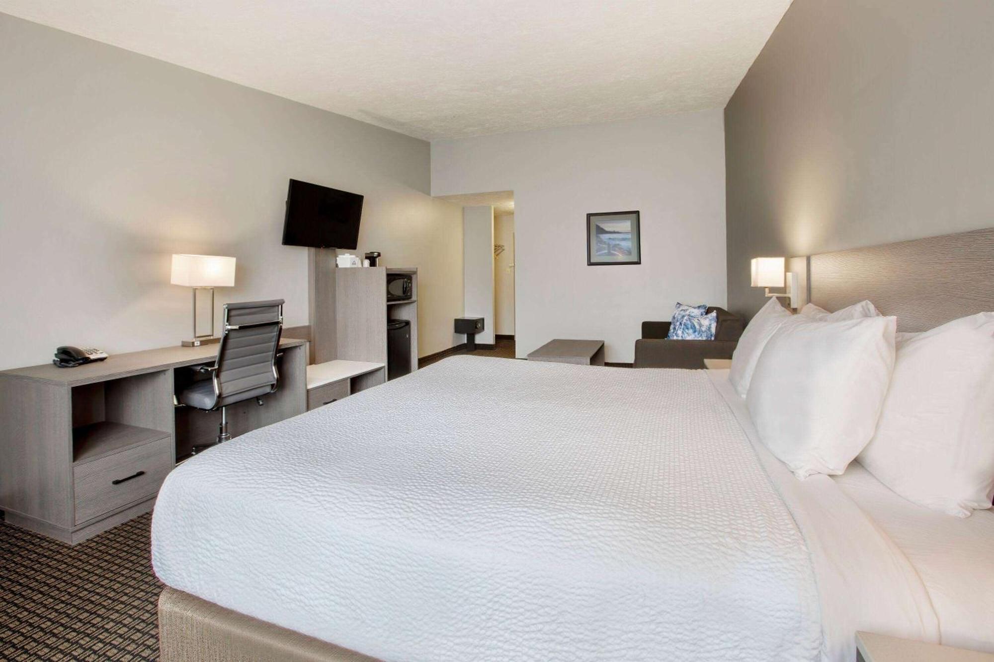 Days Inn & Suites By Wyndham Монктън Екстериор снимка