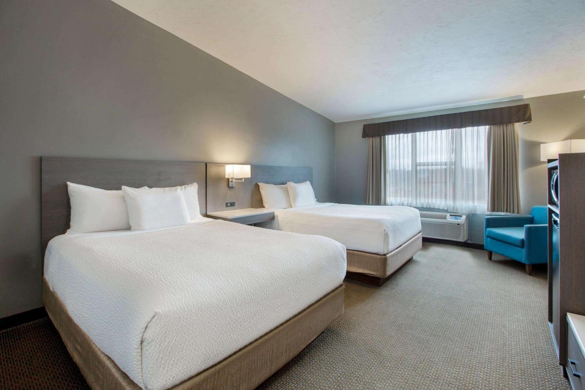 Days Inn & Suites By Wyndham Монктън Екстериор снимка