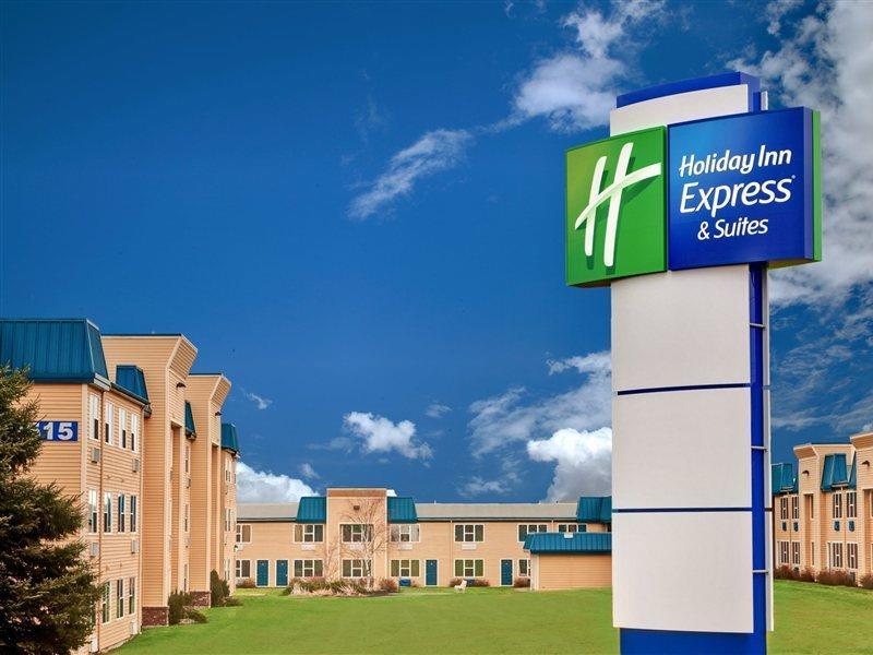 Days Inn & Suites By Wyndham Монктън Екстериор снимка