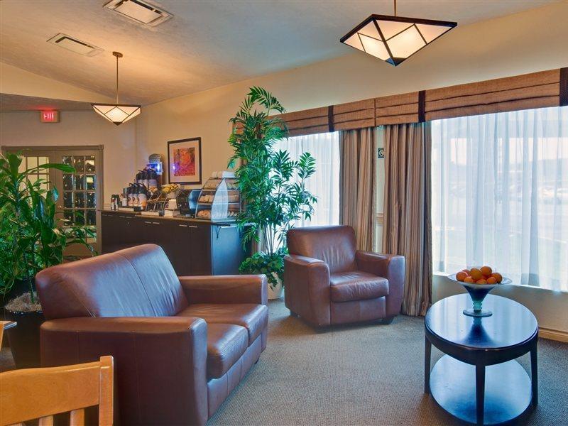 Days Inn & Suites By Wyndham Монктън Екстериор снимка