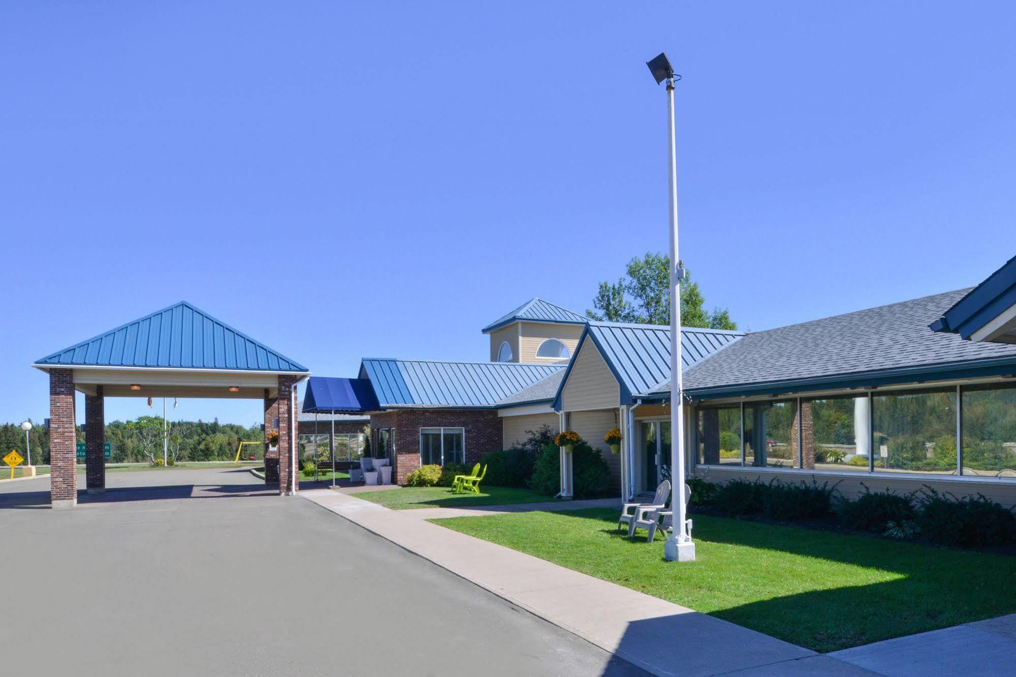 Days Inn & Suites By Wyndham Монктън Екстериор снимка